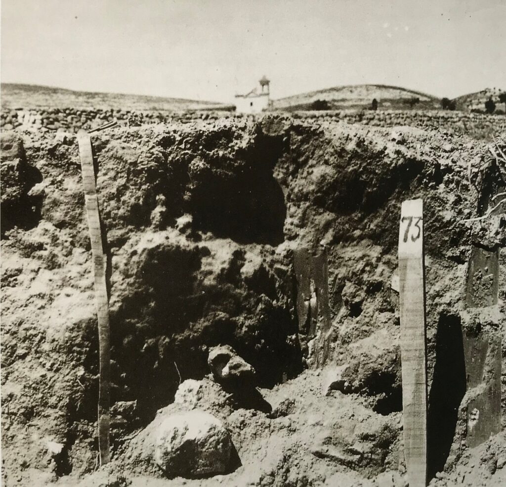 Antigua fotografía de las excavaciones en el Llano de la Consolación 2